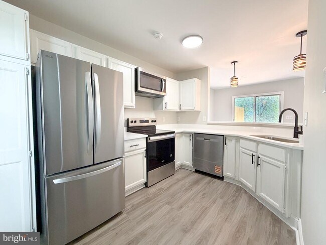 Foto del edificio - 672 Ripplebrook Dr