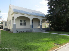 Building Photo - 617 Julia St