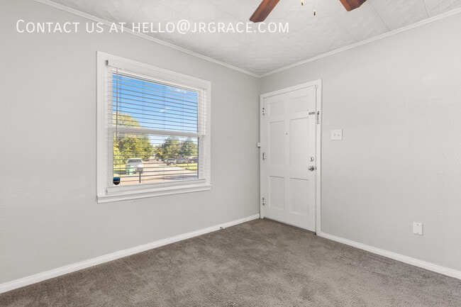 Building Photo - 105 David Davis Dr