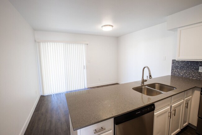 Building Photo - 524 S Stapley Dr