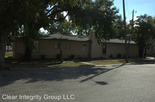 Building Photo - 227 Deerwood Dr