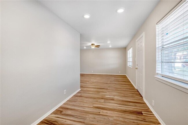 Foto del edificio - 1511 Casey Ln