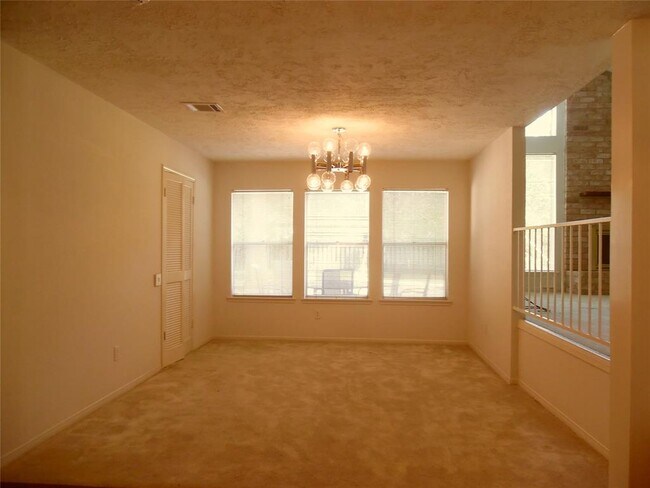 Foto del edificio - 16005 Country Club Ct