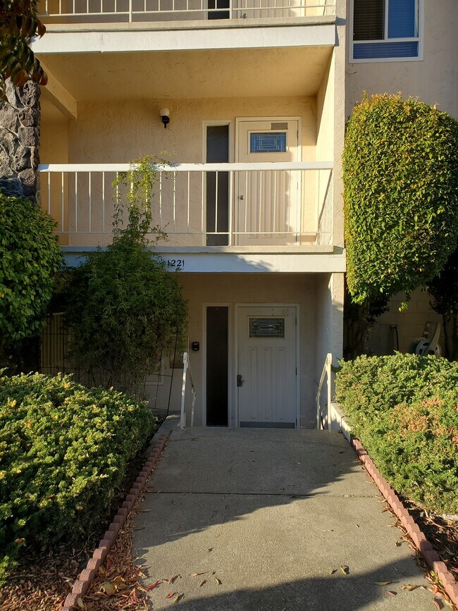 Building Photo - 1221 Brighton Avenue, Unit 7