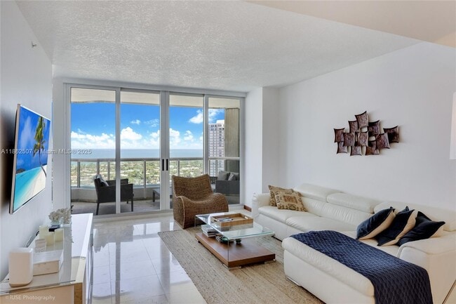 Foto del edificio - 21055 Yacht Club Dr
