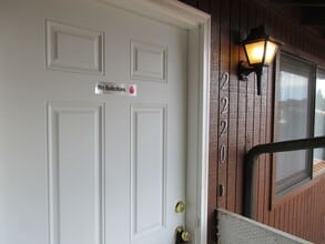 Building Photo - 2220 Navaho Ct SE