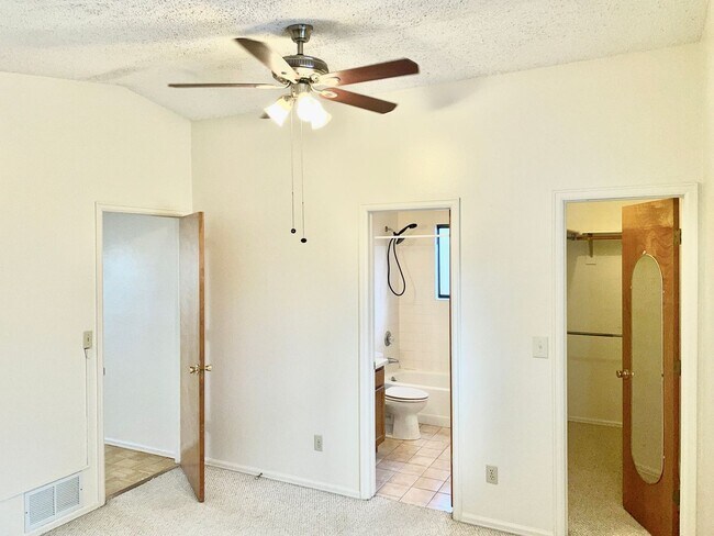 Foto del edificio - Lovely 3 Bedroom in Fountain Valley