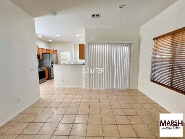 Foto del edificio - Beautiful 2-story 3 bedroom home with a co...