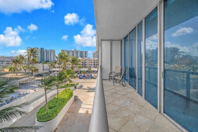 Foto del edificio - 6799 Collins Ave