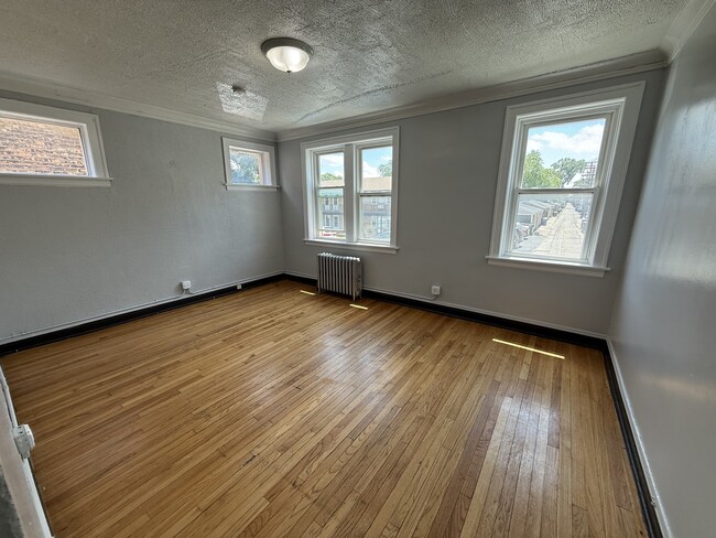 Building Photo - 5912 W 26th St