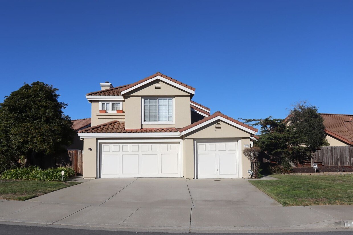 Primary Photo - Beautiful four bedroom home in Marina's Mo...