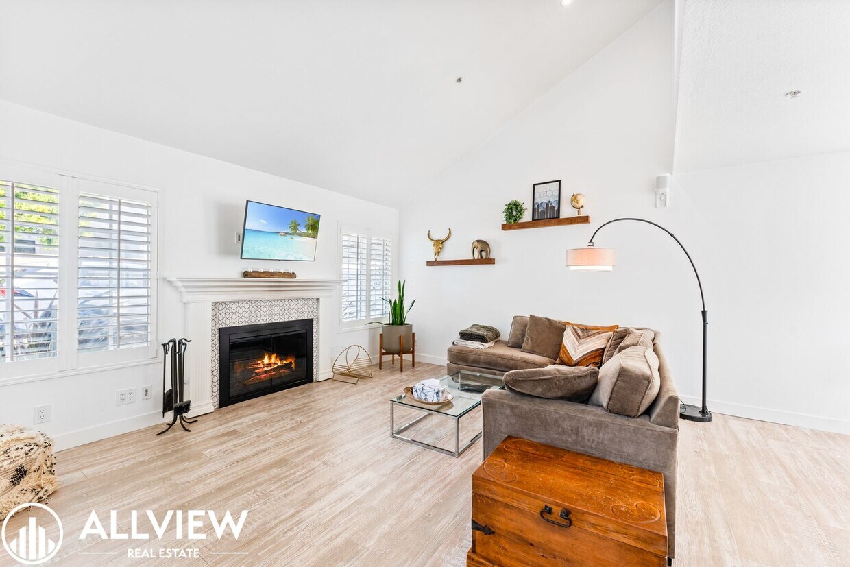 Primary Photo - Gorgeous 2 Bed 2.5 Bath in the Desirable C...