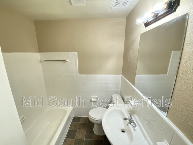 Building Photo - 3216 Cromwell Ave
