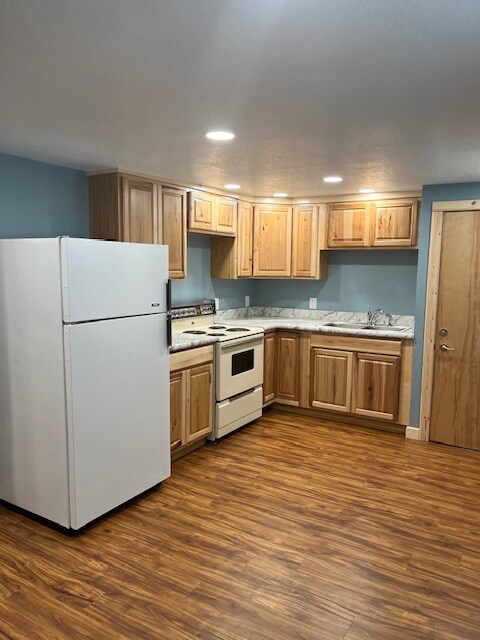 Primary Photo - 915 1st St W