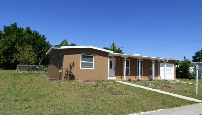 Building Photo - Convenient Location