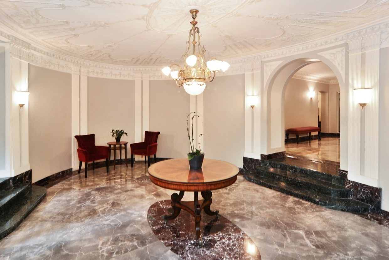 Primary Photo - 2130 N Lincoln Park W