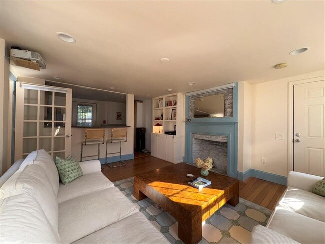 Building Photo - 22 Stockholm St