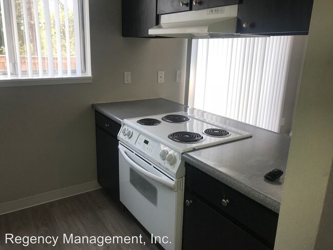 Foto del edificio - 8737-8756 SE Henderson Dr