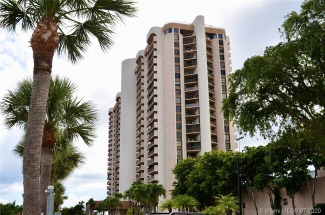 Foto del edificio - 1800 NE 114th St
