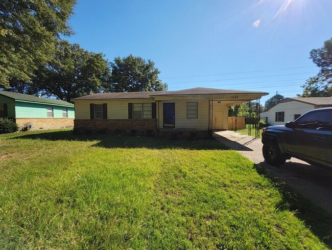 Building Photo - 1645 Kilarney Ave