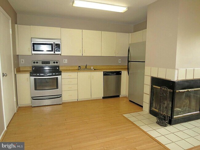 Building Photo - 6907 Jones View Dr