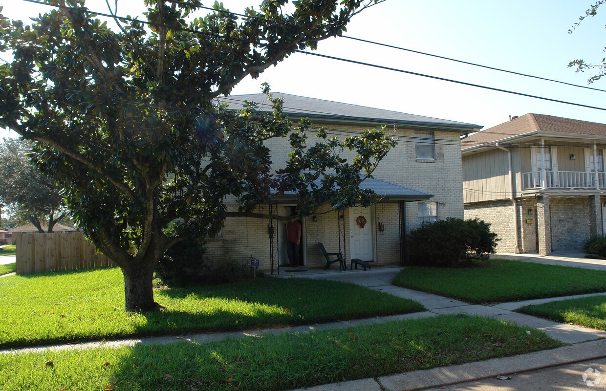 Primary Photo - 2900 Lexington Dr
