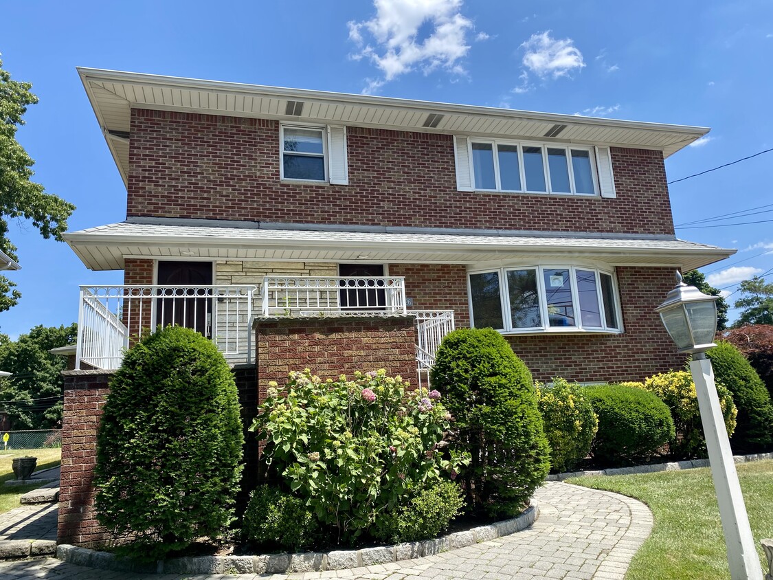 Foto principal - 1426 Anderson Ave
