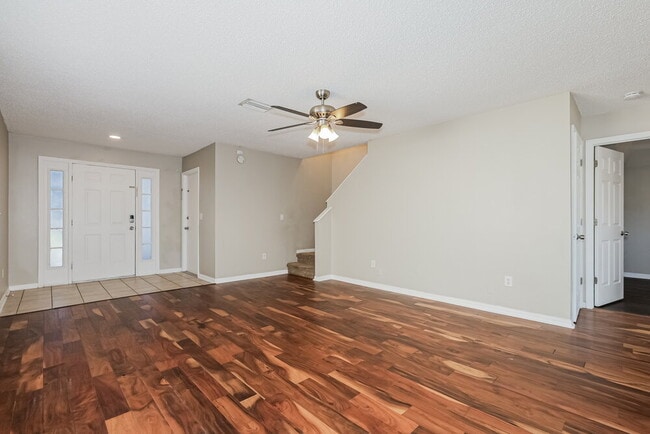 Building Photo - 6637 Summer Haven Dr