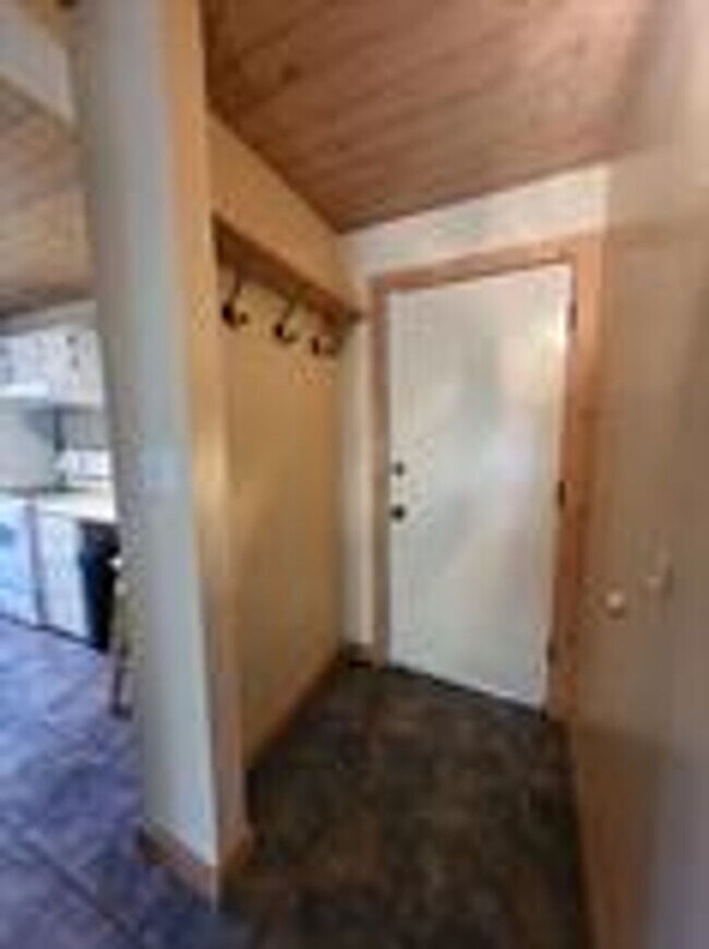 Foto del edificio - Balcony! In unit washer dryer! Bus route!