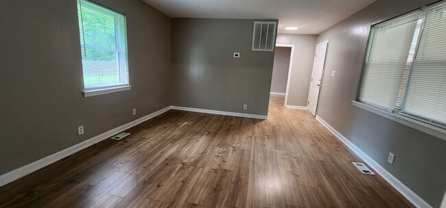 Building Photo - Single Family Home 3BR / 2.5BA