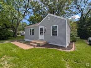 Building Photo - 8000 Aline Ave
