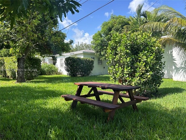 Foto del edificio - 601 NW 90th St