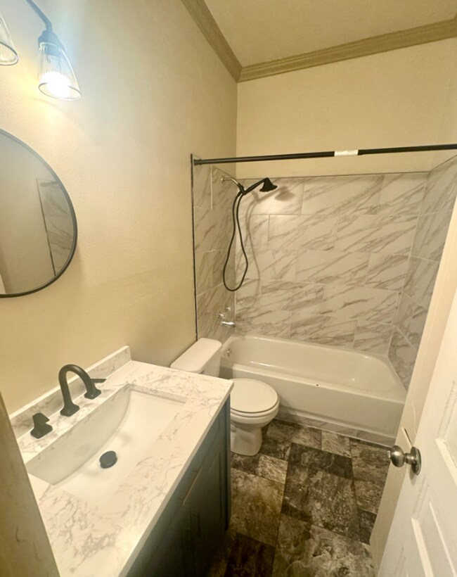 Foto del edificio - 519 E 7th St