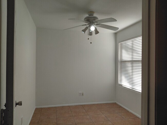 Oficina/Dormitorio 3 - 1943 S Alta Vista Cir