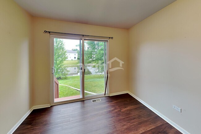 Foto del edificio - 5301 Sunmeadow Dr