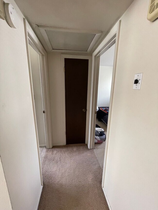 Foto del edificio - Upper Level 2 Bedroom 1 Bath in Provo! ENJOY $300 OFF YOUR FIRST MONTH'S RENT!!
