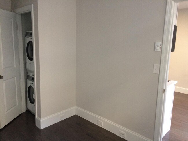 Building Photo - 56 Clearway St