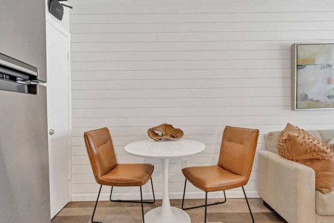 Building Photo - 302 Santa Rosa Blvd