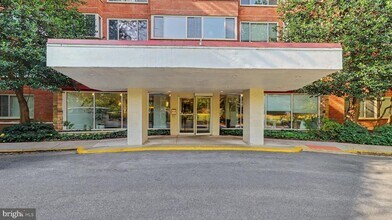 Building Photo - 4000 Tunlaw Rd NW