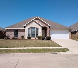 Building Photo - 1601 White Willow Ln