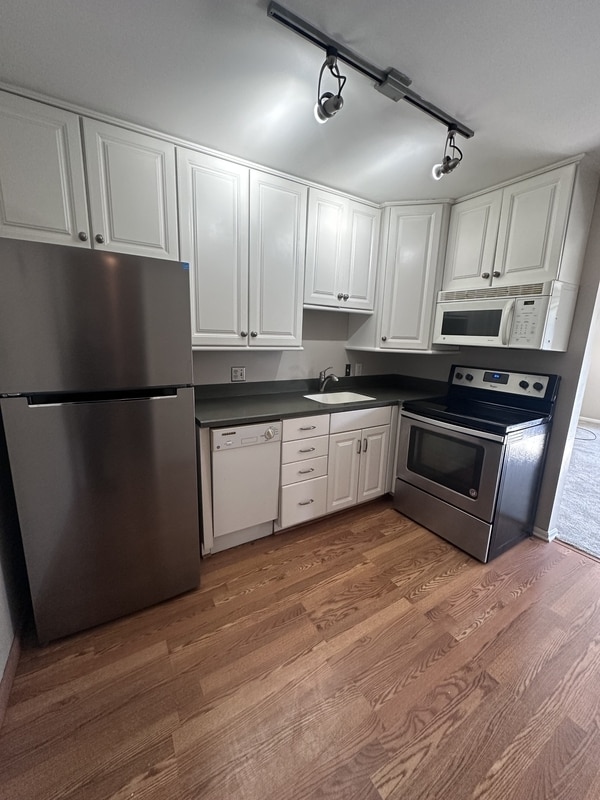 Foto del edificio - 1155 Charter Oak Ln