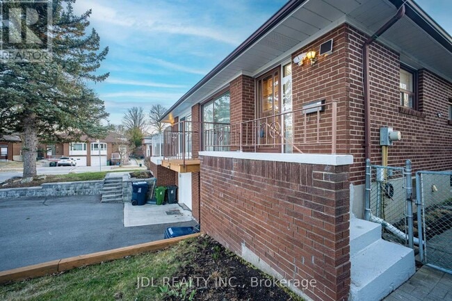 Building Photo - 4 Lowbank Ct