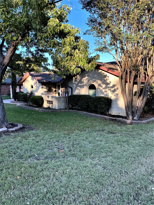 Building Photo - 3632 Spring Grove Dr
