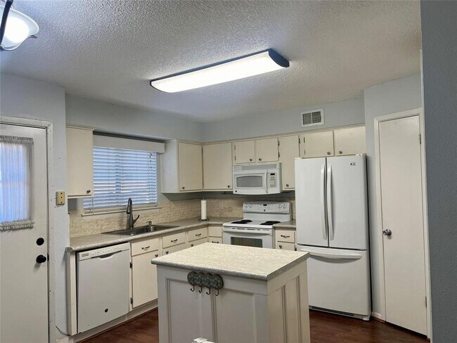 Foto del edificio - 1505 Ward Rd