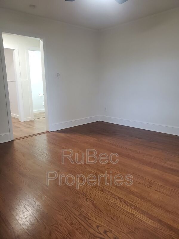 Foto del edificio - 15640 Ewart Rd