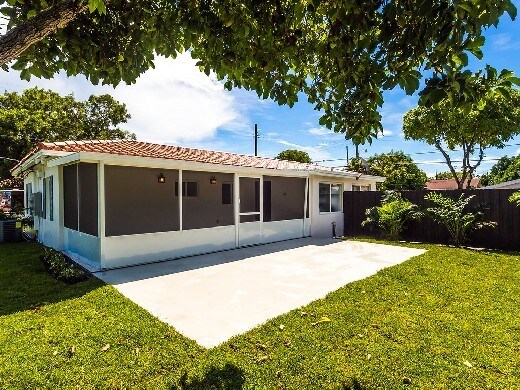 Building Photo - 1660 SW 31st Ave