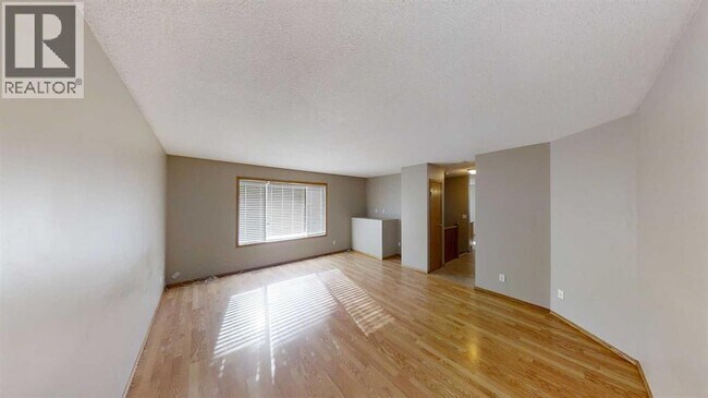 Photo du bâtiment - 9503-9103 103 Ave