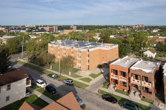 Foto aérea - 817 N Ontario St