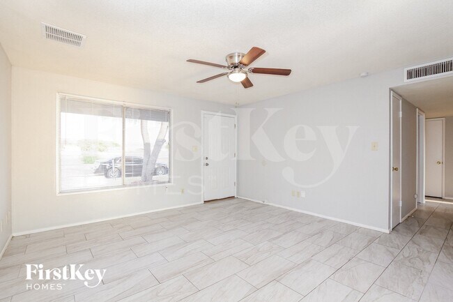 Foto del edificio - 15202 N 38th St