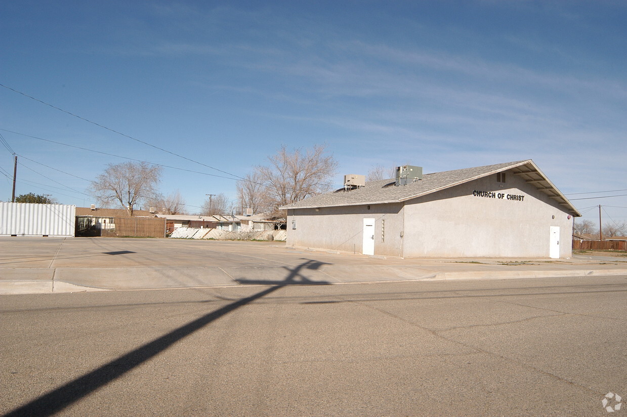 Building Photo - 18142 Pearmain St